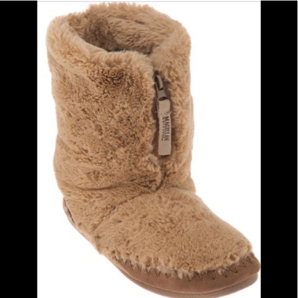 Magellan Outdoors Fuzzy Zip Slippers 